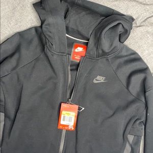Women’s Nike tech fleece long sweatshirt
